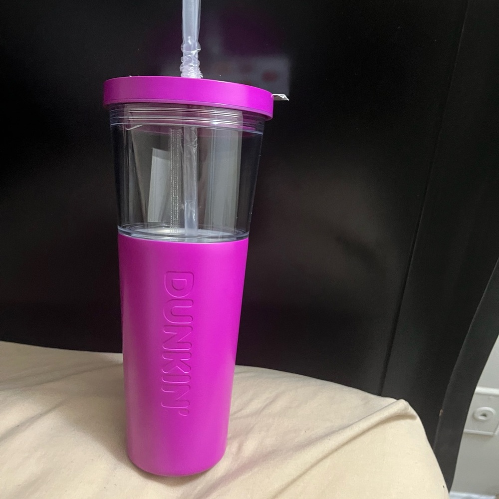 Dunkin' 28 oz Purple Tumbler with Straw